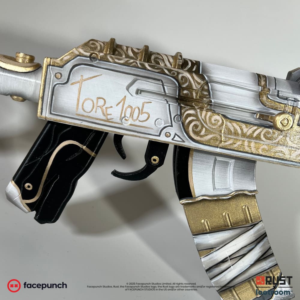 Close-up of the Tore1005 AK receiver, the handwritten gold signature in its own panel.