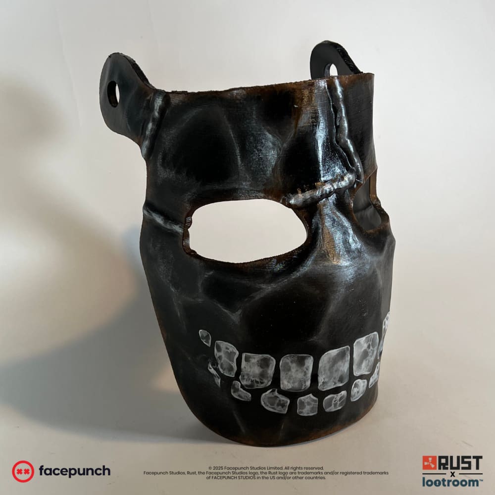 Rust Big Grin facemask at an angle, painted teeth and drybrushed grey highlights