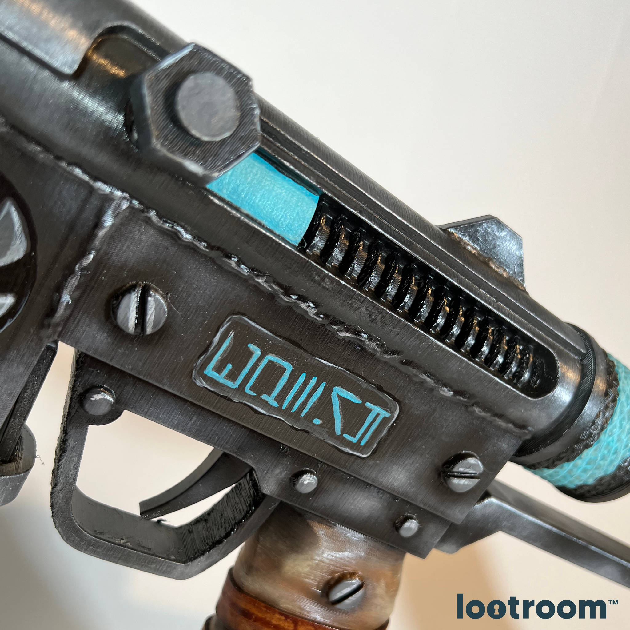 rust lifesize submachine gun smg alien relic skin prop cosplay