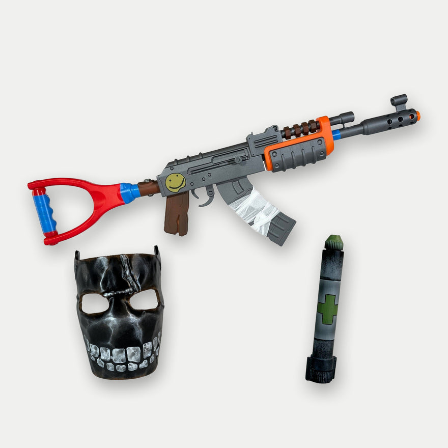 Rust Solo Kit with the lifesize AK prop, the Big Grin facemask and the green Medpen on a white studio ground